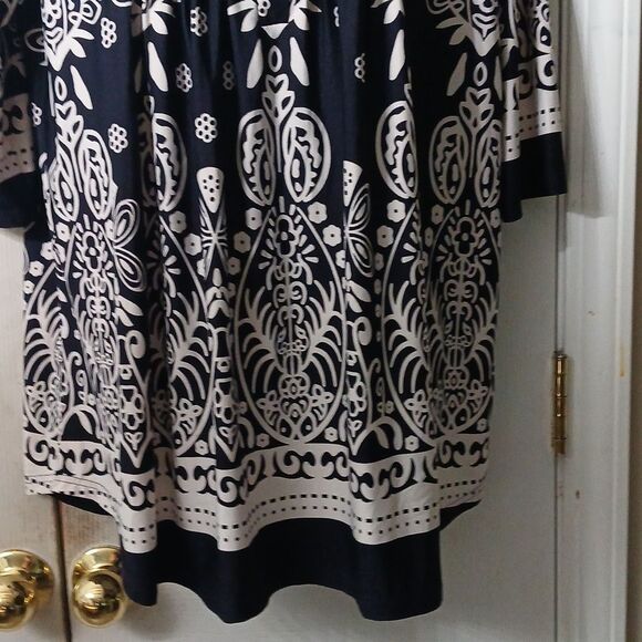 Navy Blue and white printed tunic top Sz XL EUC - Picture 2 of 5